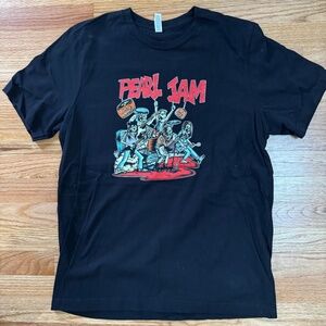 2018 Pearl Jam Halloween T-shirt Size Large. Very Rare